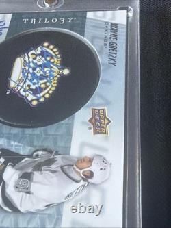 WAYNE GRETZKY-2016/17 UD Signature Pucks (#17/17) AUTO
