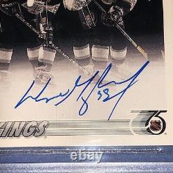 WAYNE GRETZKY Signed 1991-92 UPPER DECK Card #437 Beckett BAS Auto Graded 10