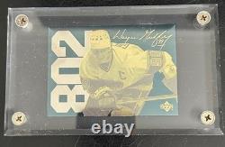 WAYNE GRETZKY UPPER DECK ENCASED GOLD INSERT Ultra-Rare NNO Specialty Card. F