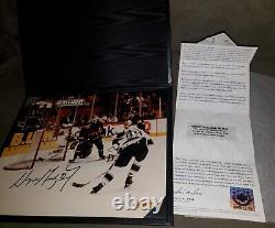 WAYNE GRETZKY UPPER DECK LIMITED EDITION 802 GOAL SIGNED 8x10 PHOTO UDA