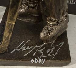 WAYNE GREYZKY #99 Signed AUTO Mini Kings STATUE Upper Deck Authenticated UDA