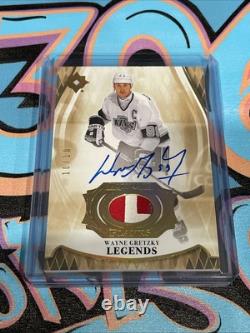 Wayne Gretzky 10/10 Ultimate Planks Auto 2023-24 Upper Deck Ultimate LPL-WG (PH)