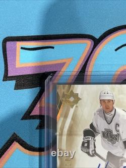 Wayne Gretzky 10/10 Ultimate Planks Auto 2023-24 Upper Deck Ultimate LPL-WG (PH)