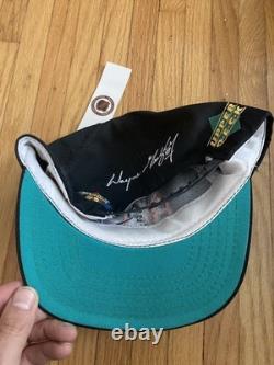 Wayne Gretzky 1994 Upper Deck Auth 802 All-Time NHL Goal Scorer Comm Hat New