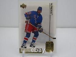 Wayne Gretzky 1999 Upper Deck Gretzky Living Legends Die Cut Parallel! 17/99
