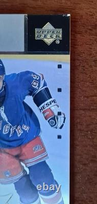 Wayne Gretzky 2002 03 Upper Deck Premier Collection Signatures Silver 74/125