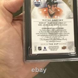 Wayne Gretzky 2015-16 Upper Deck The Cup GOLD SPECTRUM /12 ON CARD AUTO SGC 8.5