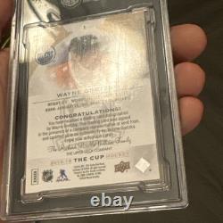 Wayne Gretzky 2015-16 Upper Deck The Cup GOLD SPECTRUM /12 ON CARD AUTO SGC 8.5