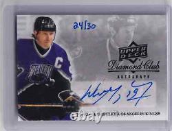 Wayne Gretzky 2017 Upper Deck Diamond Club Autograph Card # 24/30