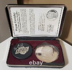 Wayne Gretzky 8 oz Silver Medallion & signed Upper Deck hockey puck #31/820