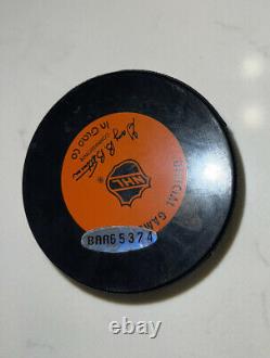 Wayne Gretzky Autographed Official puck UDA (Upper Deck Authenticated) Kings