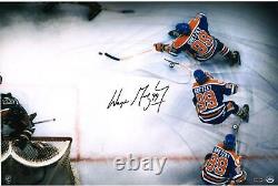 Wayne Gretzky Edmonton Oilers Signed 16 x 24 Wrap Around Photo Upper Deck