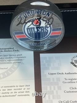 Wayne Gretzky Edmonton Oilers Signed Puck Upper Deck 40th Anniversary 34/40 RARE