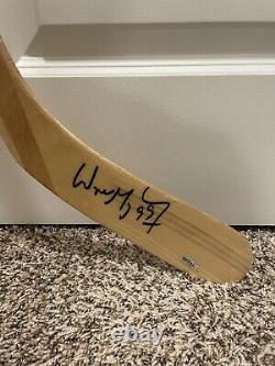 Wayne Gretzky Game Issued Upper Deck Signed Stick