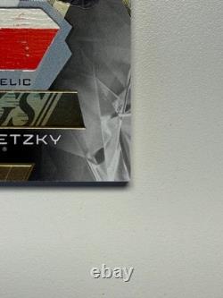 Wayne Gretzky Game-Used Titan Stick Relic /10 2025-26 Upper Deck Black Diamond