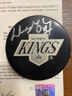 Wayne Gretzky LA Kings Autographed Puck Upper Deck Authenticated
