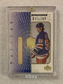 Wayne Gretzky L. A. Kings Game Used Jersey Piece Upper Deck Card