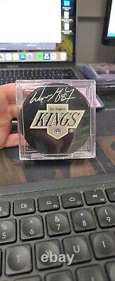 Wayne Gretzky Los Angeles Kings Signed Hockey Puck AUTO Upper Deck COA