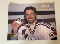 Wayne Gretzky Signed & Framed Sports Illustrated Photo-Upper Deck Authentication