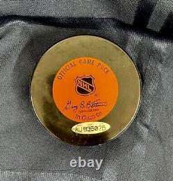 Wayne Gretzky Signed Official NHL Los Angeles Kings Hockey Puck. Upper Deck UDA