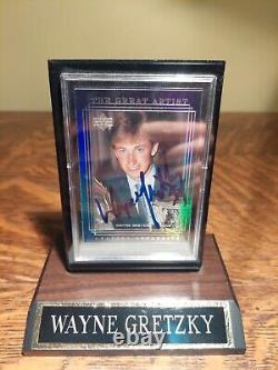 Wayne Gretzky Upper Deck Exclusive Authentic Autograph with COA + Stand