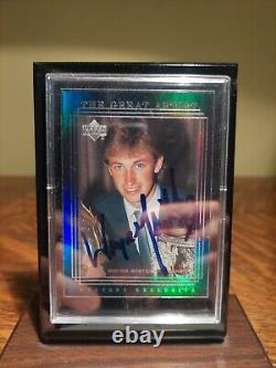 Wayne Gretzky Upper Deck Exclusive Authentic Autograph with COA + Stand