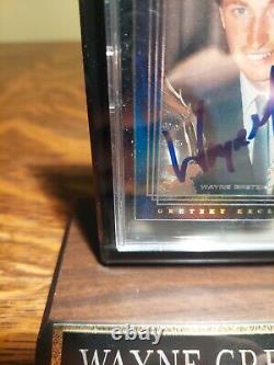 Wayne Gretzky Upper Deck Exclusive Authentic Autograph with COA + Stand