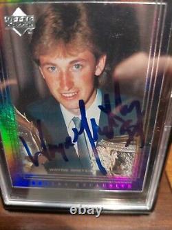 Wayne Gretzky Upper Deck Exclusive Authentic Autograph with COA + Stand