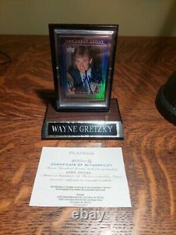 Wayne Gretzky Upper Deck Exclusive Authentic Autograph with COA + Stand