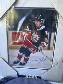 Wayne Gretzky Upper Deck UDA Autographed 8x10 /250