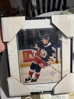 Wayne Gretzky Upper Deck UDA Autographed 8x10 /250